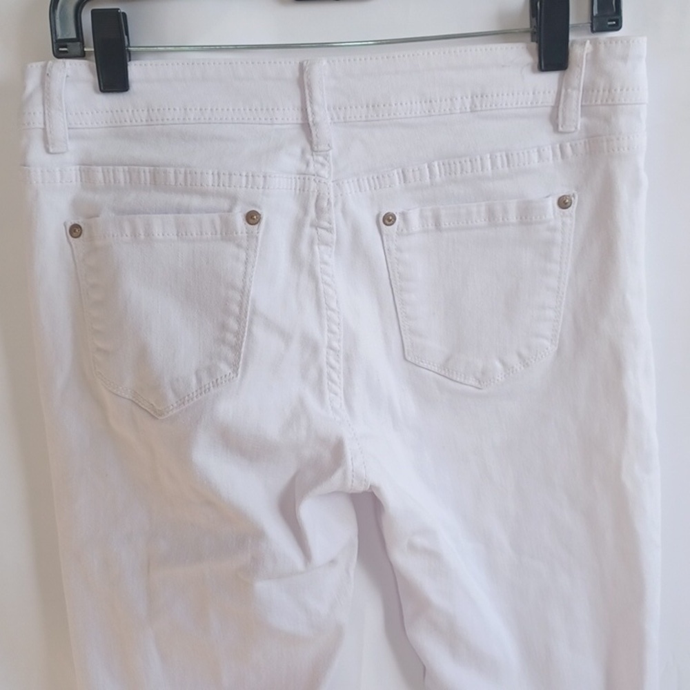 Puzzle Jeans White, Distressed. Ladies, Size 9/10 Midrise, 30" inseam, 30" waist - Picture 5 of 8